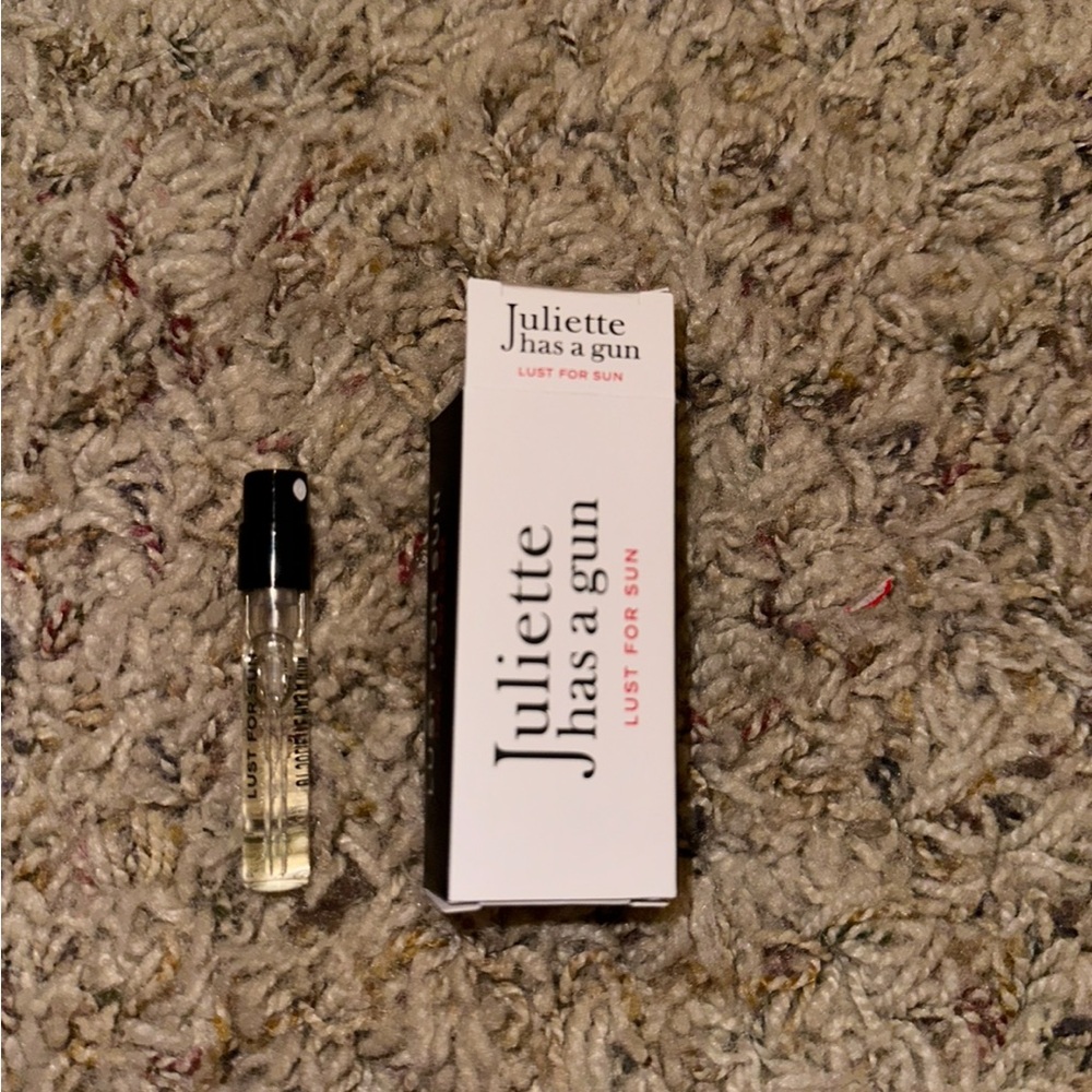 Juliette has a gun lust for Sun 🌞 mini beauty